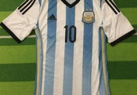 梅西阿根廷美洲杯夺冠后球衣:梅西阿根廷美洲杯冠军